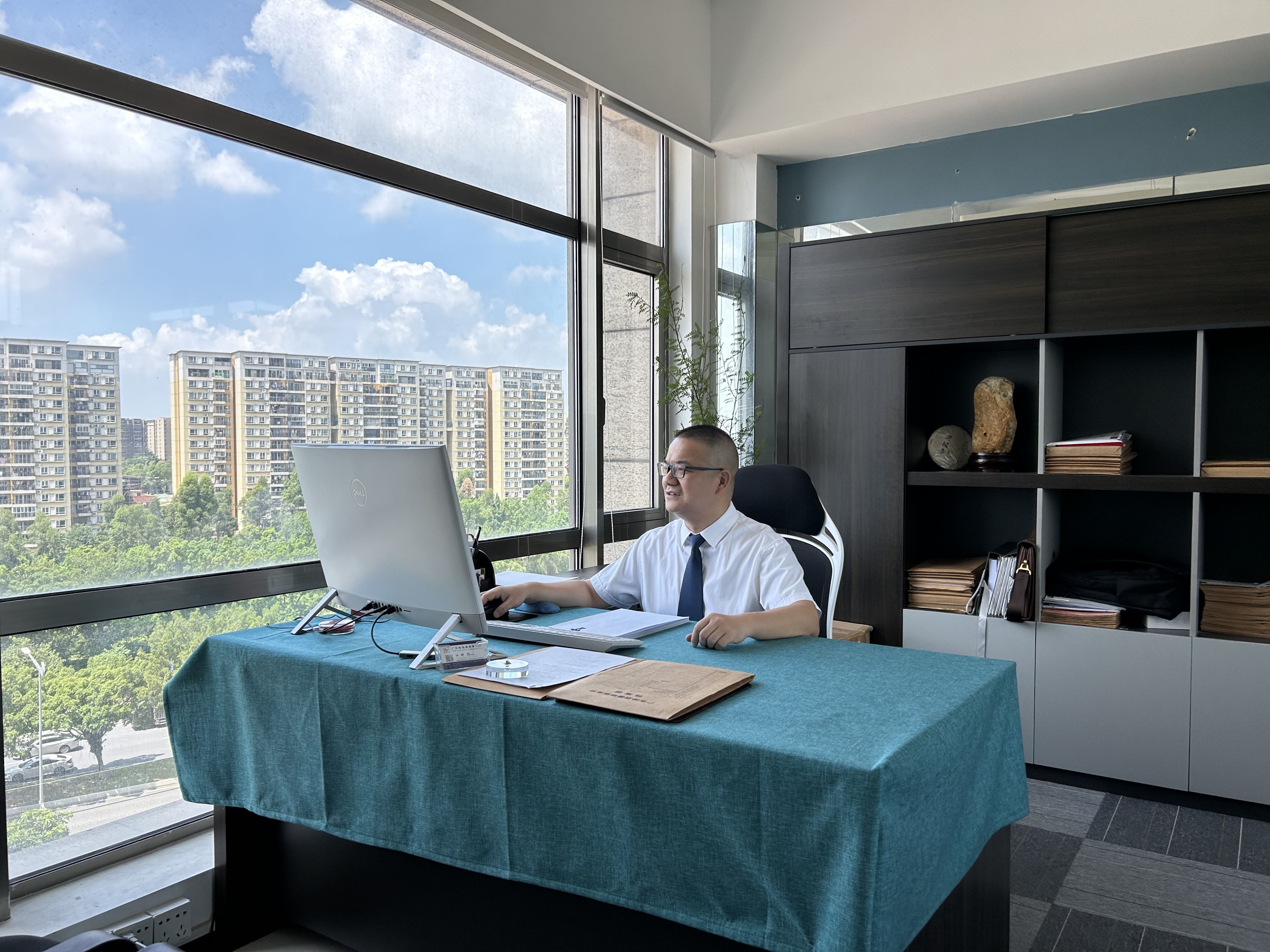 Guangdong Yesi lawyer working with documents in a Guangzhou office